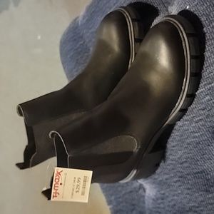 Ladies size 8.5 Madden girl boots